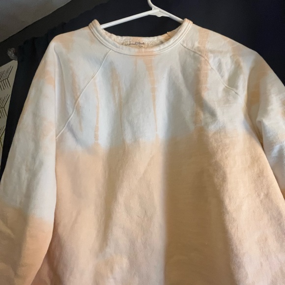 Universal thread size medium crew neck sweatshirt - Picture 2 of 4